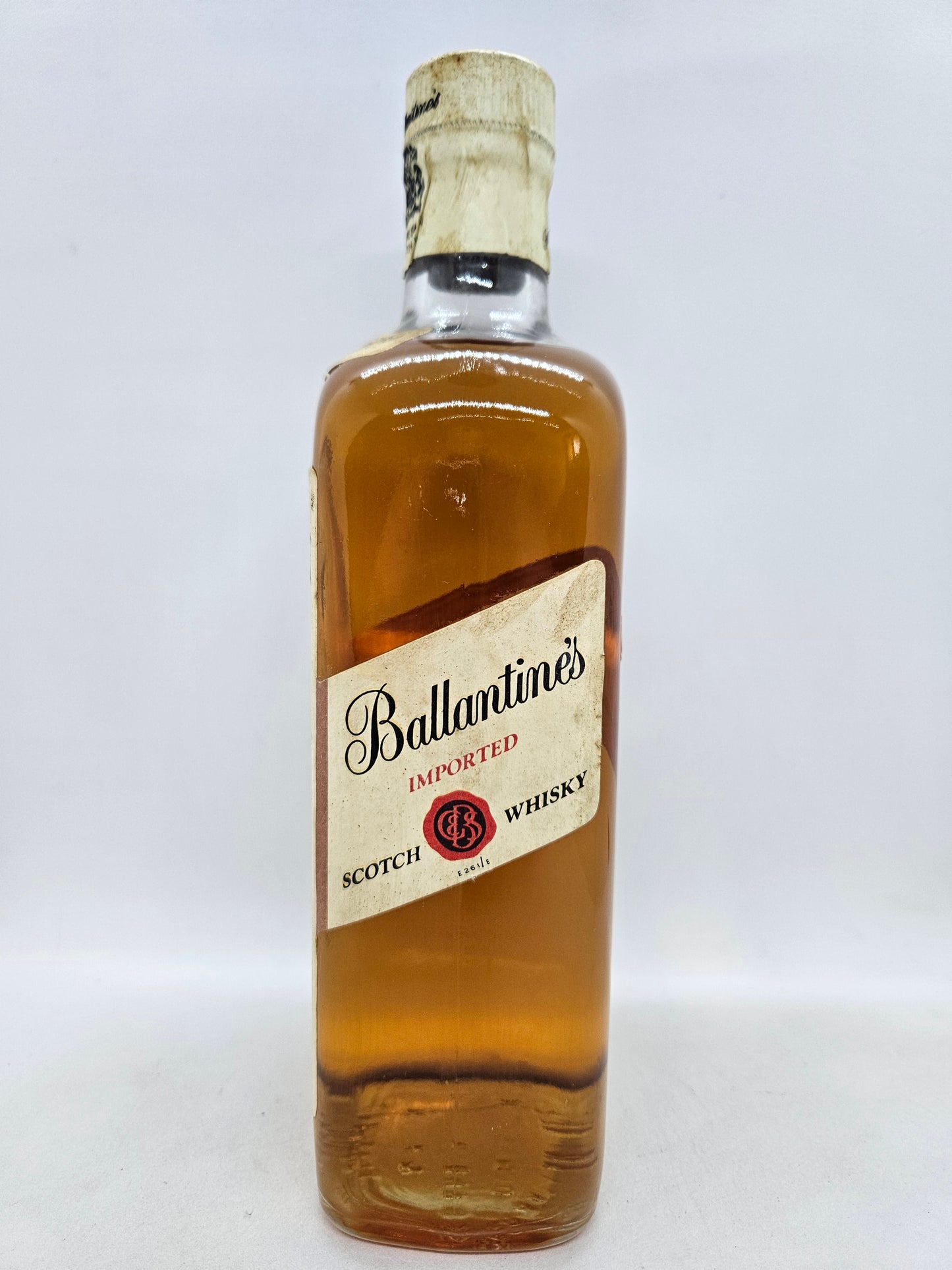 Ballantine's finest blended scotch whisky bottle cork