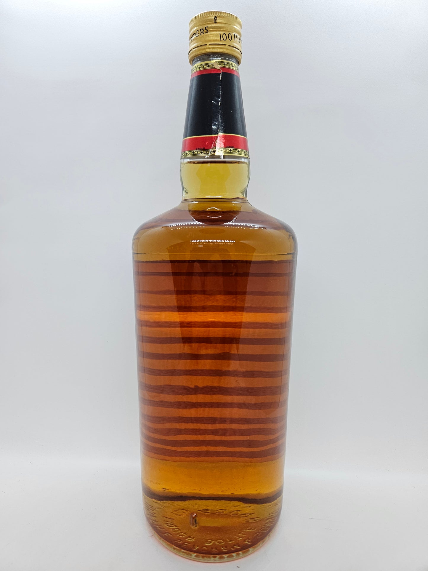 Imperial quarter 100 Pipers de luxe scotch whisky