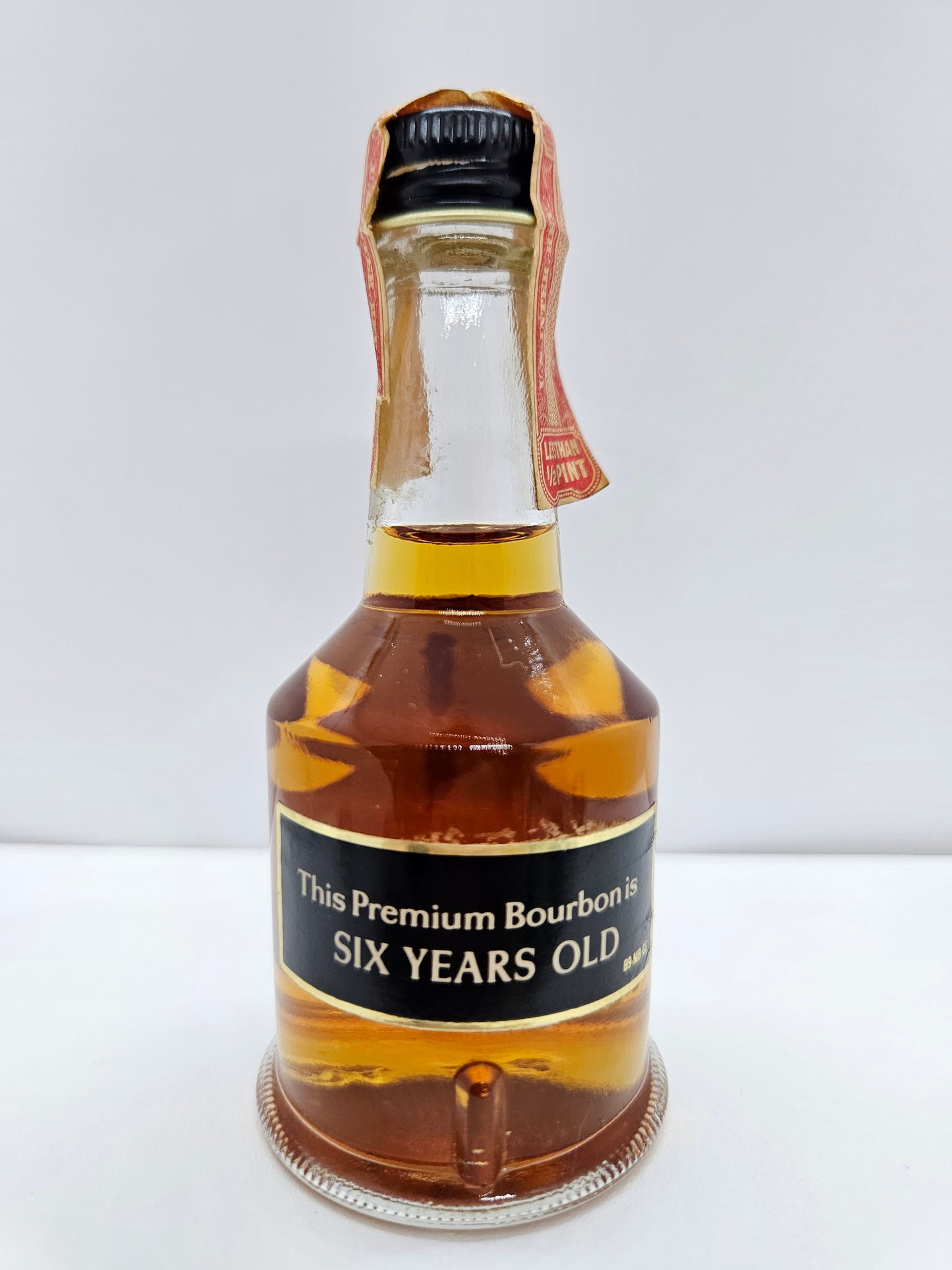 Benchmark 6 years old Kentucky Straight Bourbon Whiskey