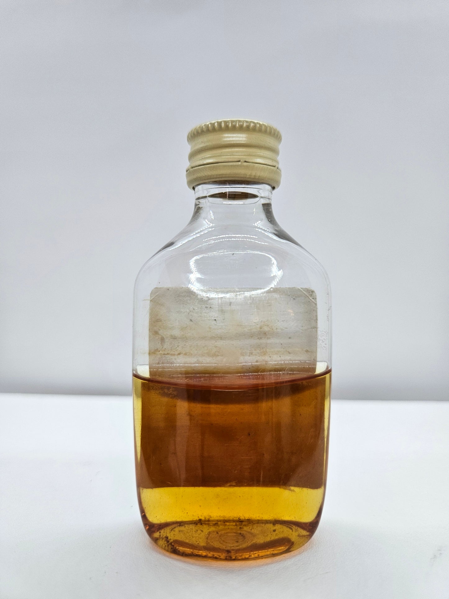 Mac Dugan old scotch whisky