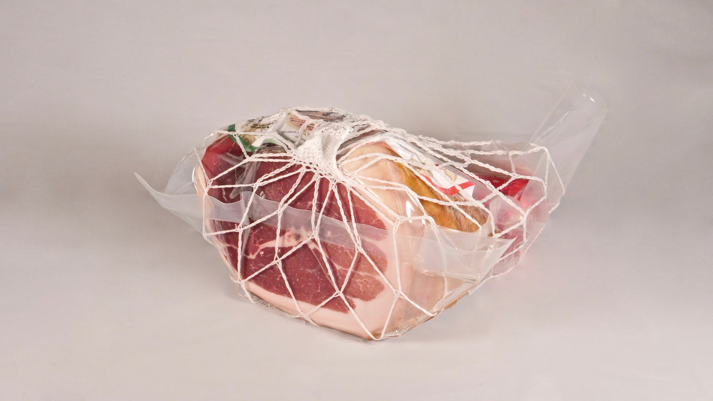 Prosciutto crudo di Zocca trancio da 2,400 kgs, stagionatura 28 mesi. Prosciuttificio Verucchia