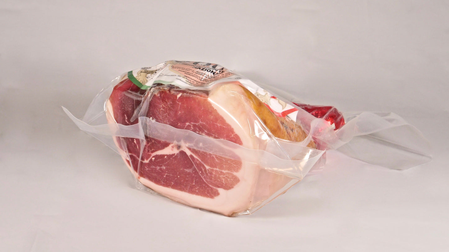 Prosciutto crudo di Zocca trancio da 2,400 kgs, stagionatura 28 mesi. Prosciuttificio Verucchia