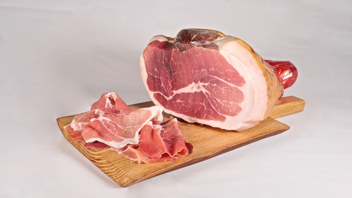 Prosciutto crudo di Zocca trancio da 2,400 kgs, stagionatura 28 mesi. Prosciuttificio Verucchia