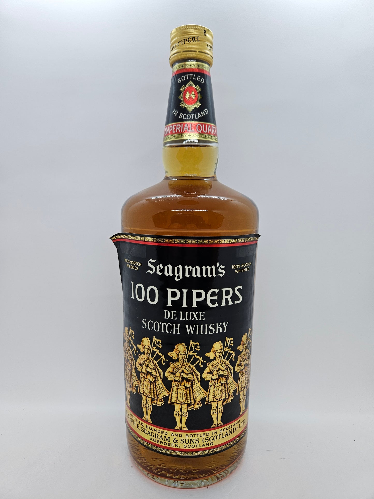 Imperial quarter 100 Pipers de luxe scotch whisky