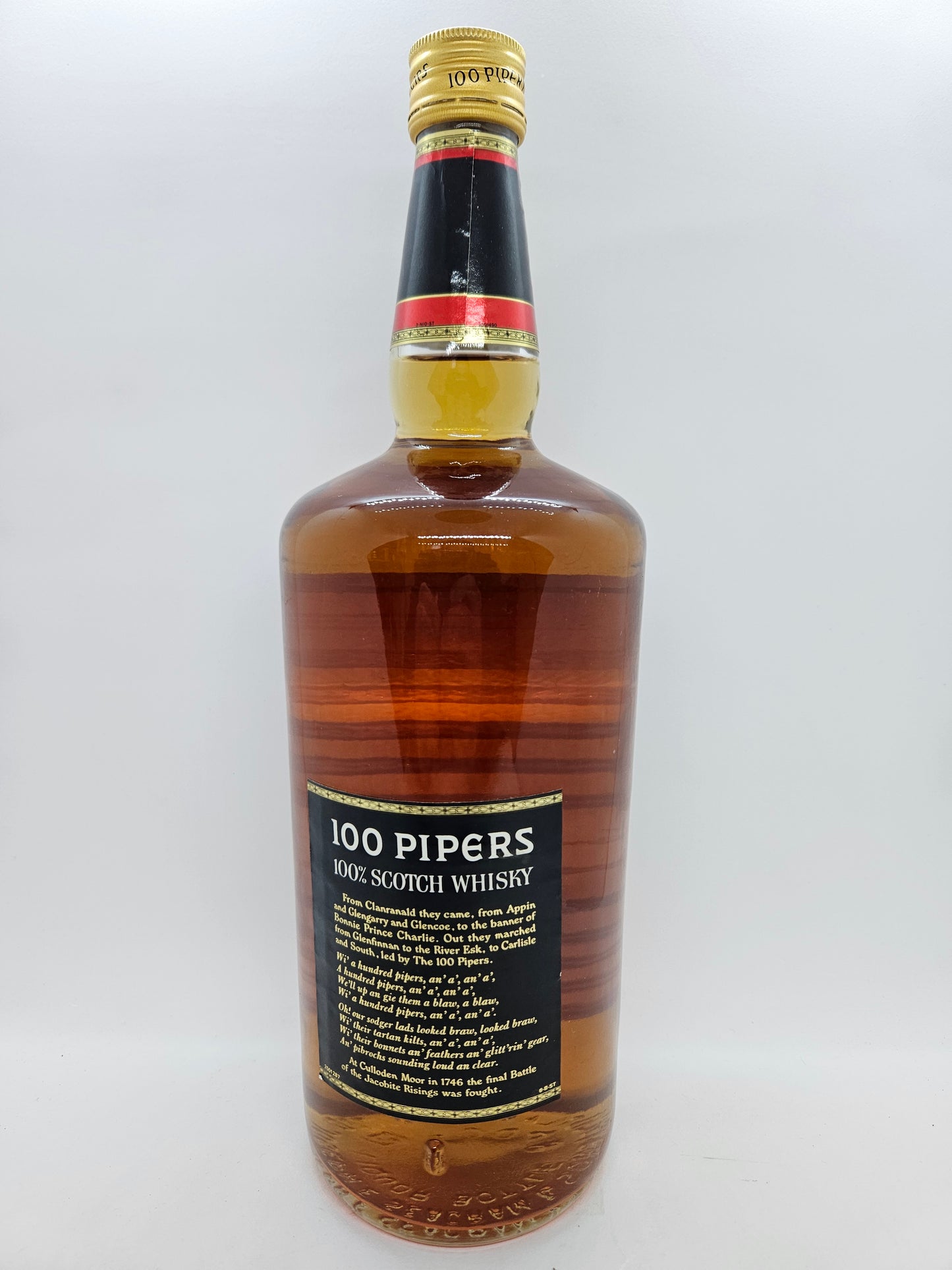 Imperial quarter 100 Pipers de luxe scotch whisky